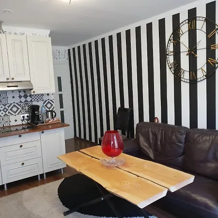 Centre Avec Garage Sur Demande דירה