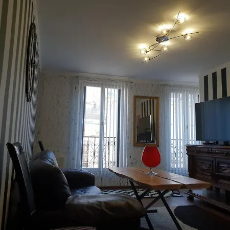 Centre Avec Garage Sur Demande דירה